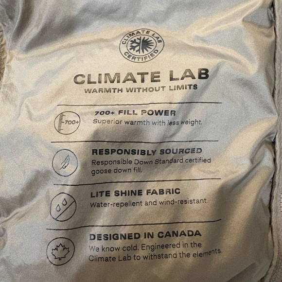 Aritzia TNA lightweight little puff jacket - Picture 4 of 6